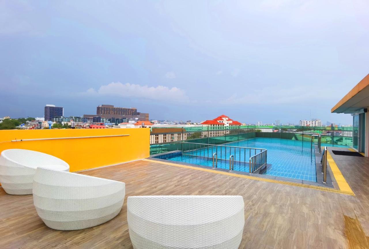 De Mandarin Nova Express Hotel Pattaya Buitenkant foto