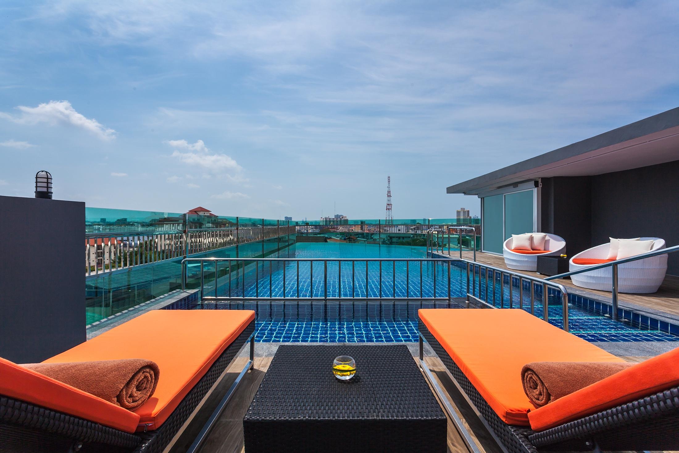 De Mandarin Nova Express Hotel Pattaya Buitenkant foto