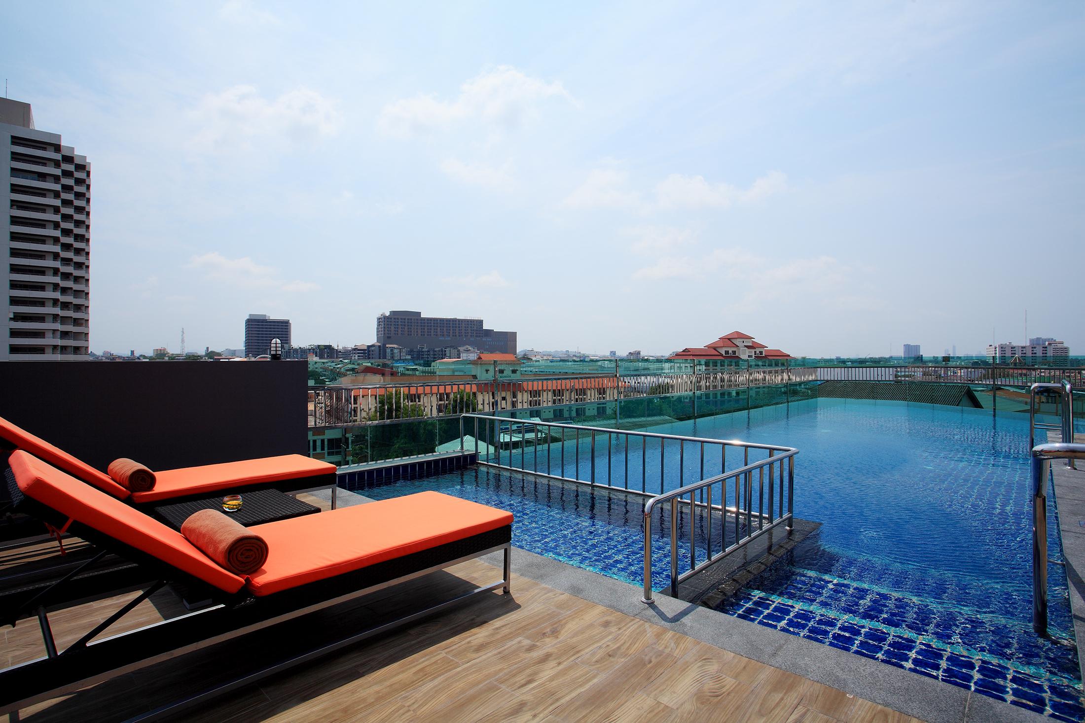 De Mandarin Nova Express Hotel Pattaya Buitenkant foto