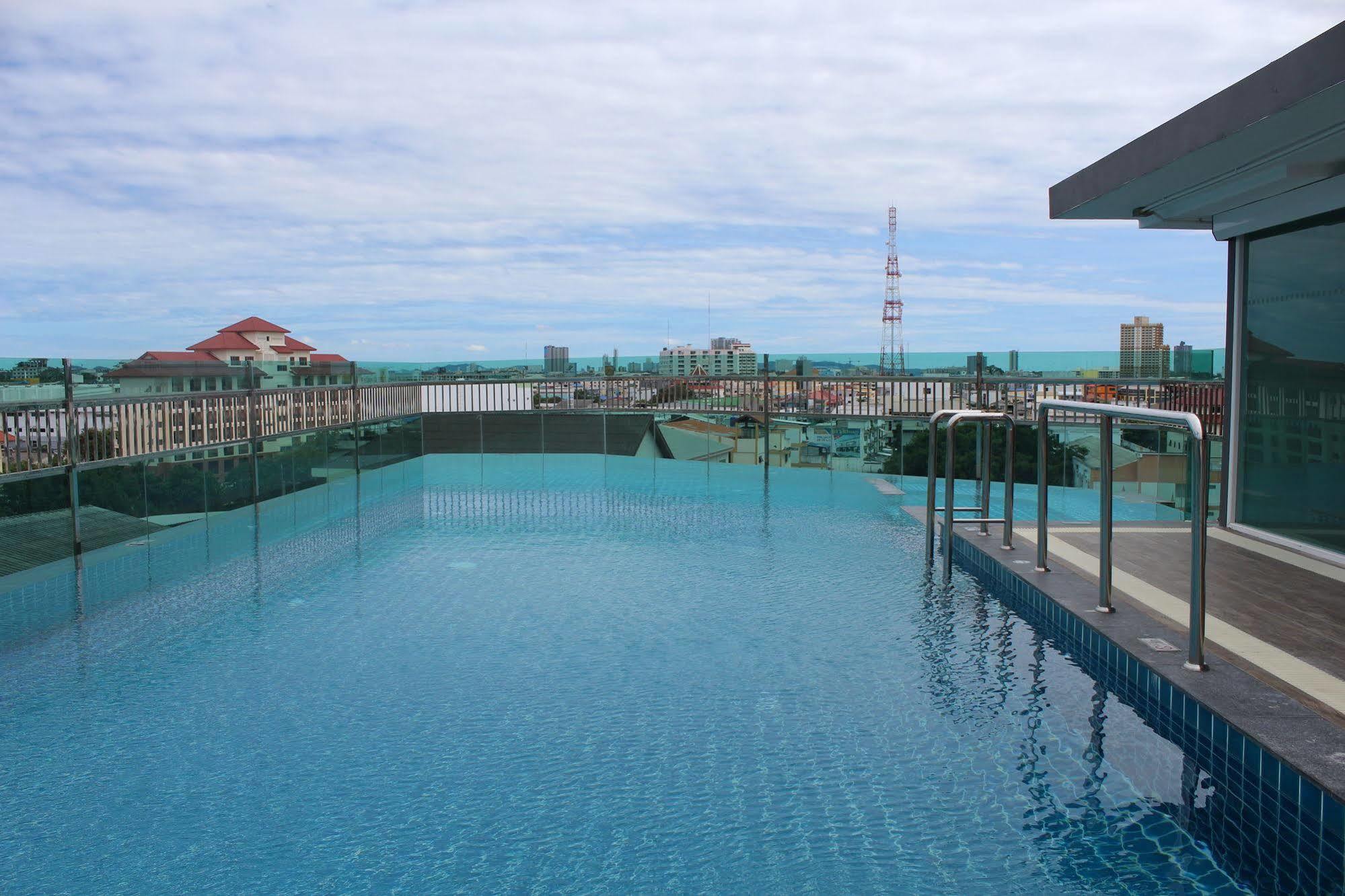 De Mandarin Nova Express Hotel Pattaya Buitenkant foto