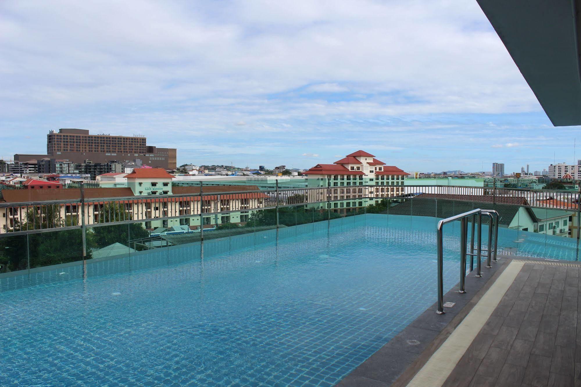 De Mandarin Nova Express Hotel Pattaya Buitenkant foto